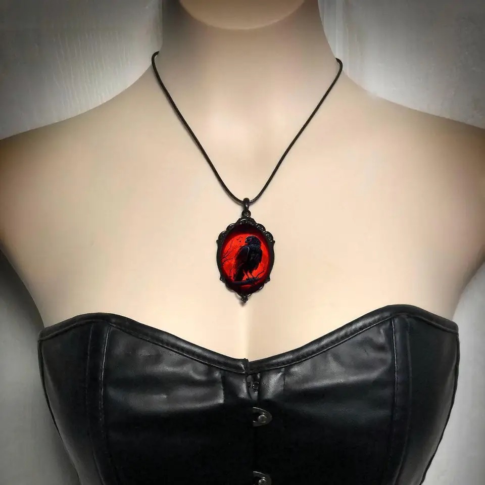 Gothic Vampire Owl Cameo Neckl - огляд і ціна Men'S Vampire Accessories